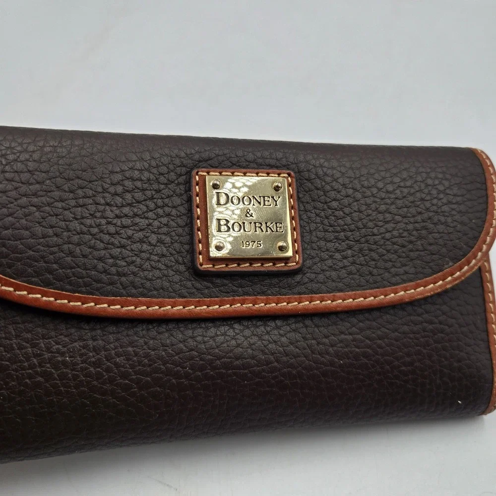 Vtg Dooney & Bourke Pebble Grain Continental Clutch Wallet Checkbook Brown Tan